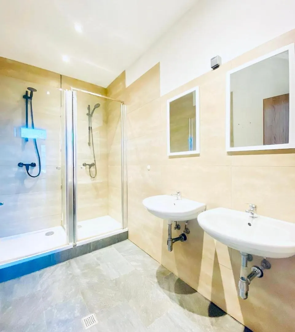 شقة Spacious 4Br Apt, Up To 15P 15Min To Danube River فيينا النمسا